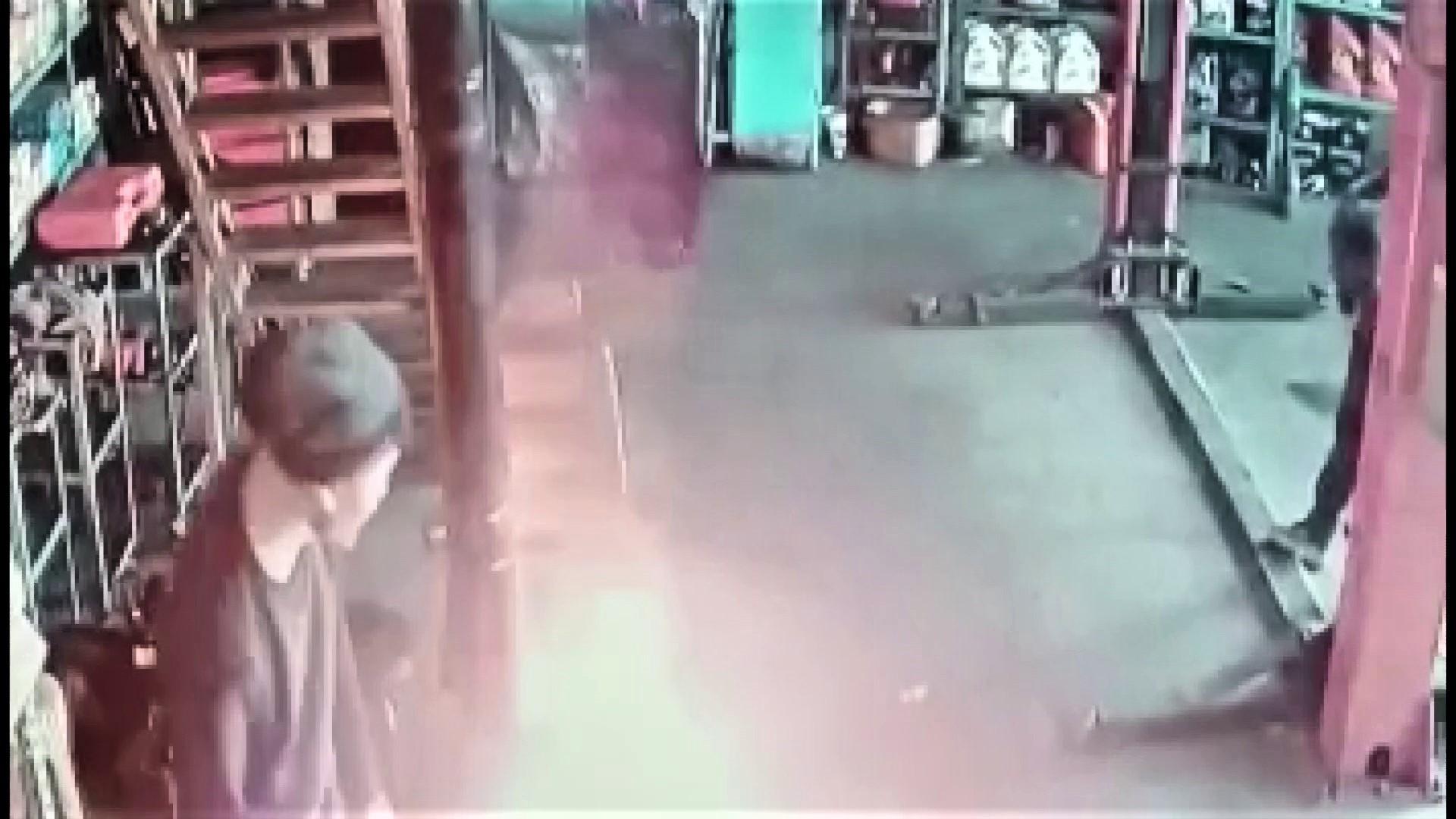 SOBAYA DÖKTÜĞÜ BENZİNLE AZ KALSIN HEM KENDİ HEM YEĞENİ YANIYORDU