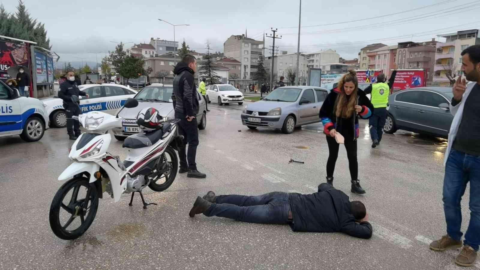 Kaza yaptı aklına ilk ailesi geldi; "kaza yaptım bir şeyim yok" dedi