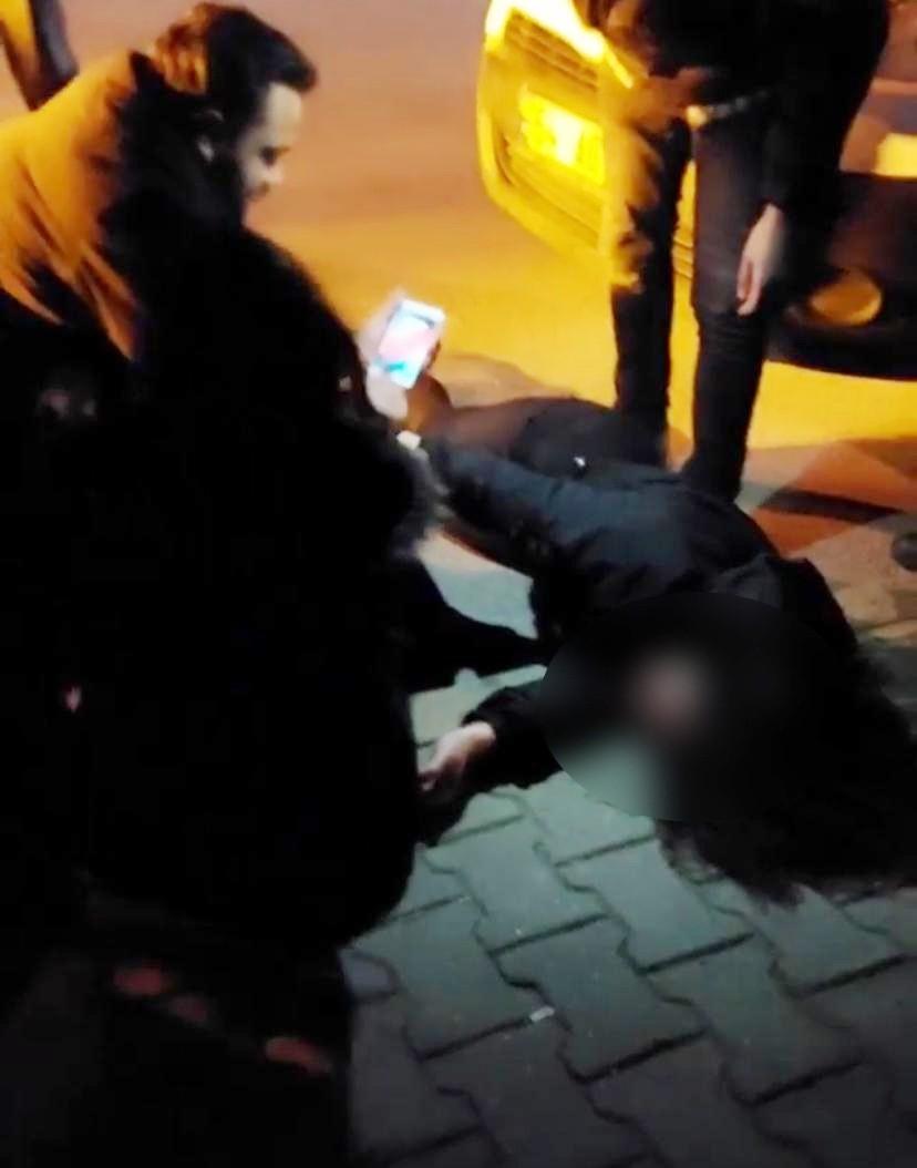 Kaza yaptı, baygınlık geçiren arkadaşını tokat atarak uyandırmaya çalıştı