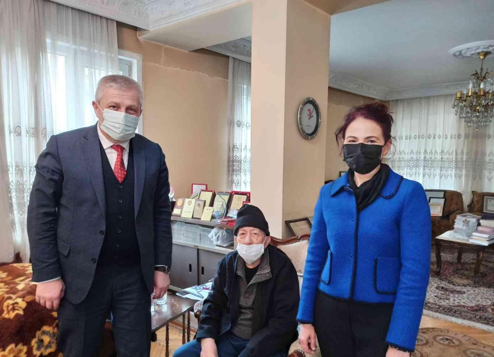 101 yaşındaki doktor 4’üncü doz aşısını yaptırdı