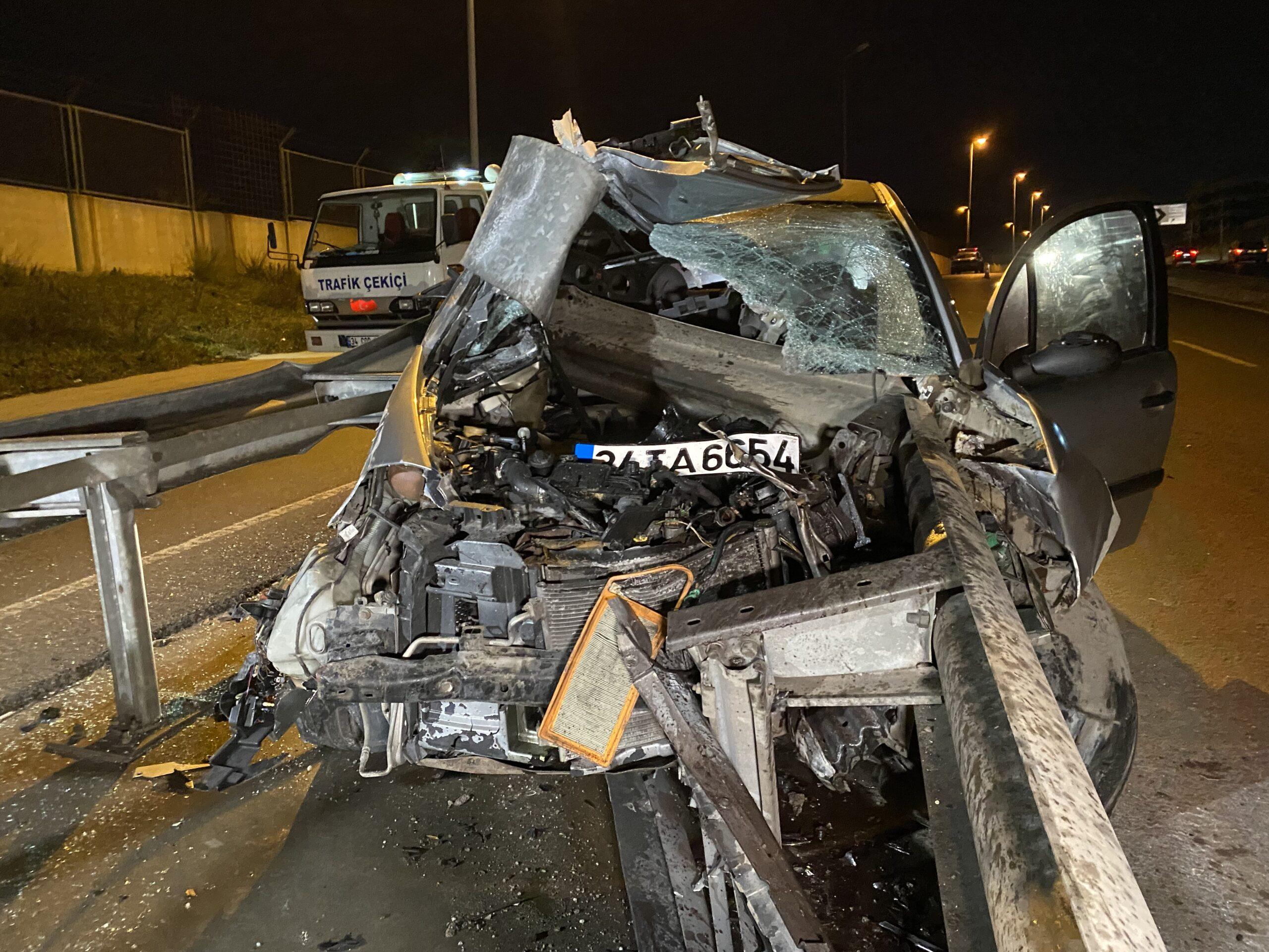 MALTEPE'DE OTOMOBİL BARİYERE OK GİBİ SAPLANDI:1 YARALI