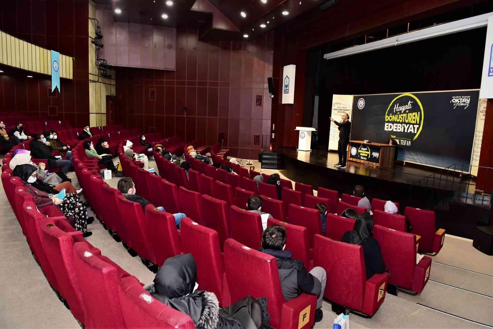 Yıldırımlı kitapseverler Tarık Tufan ile buluştu