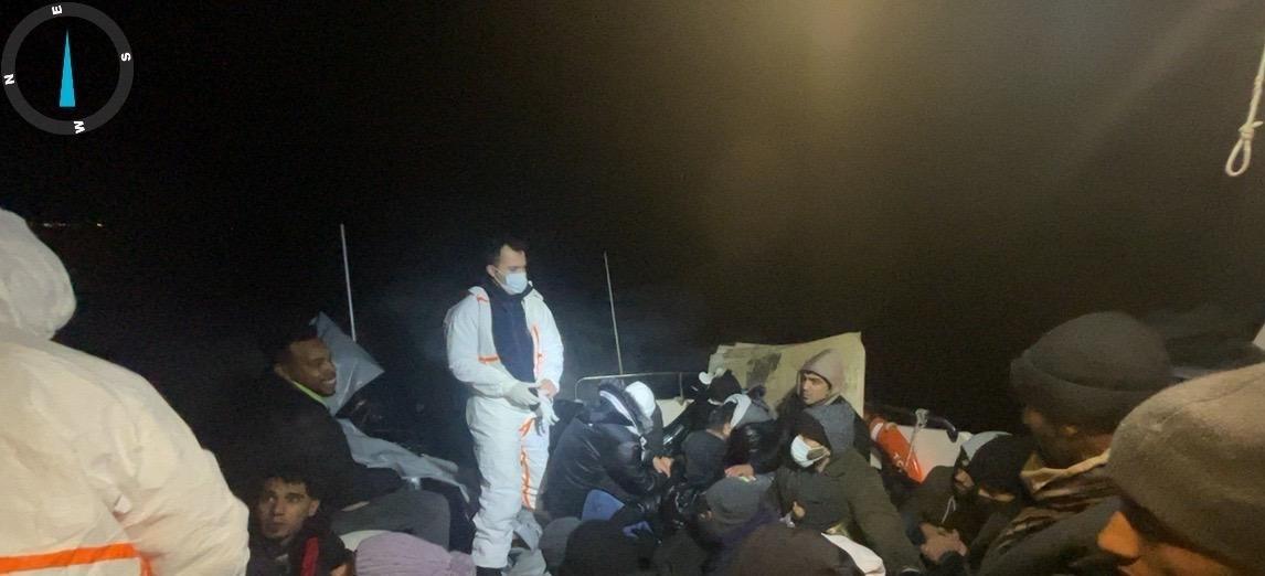 24 DÜZENSİZ GÖÇMEN YAKALANDI