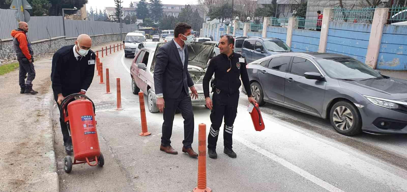Bursa’da otomobil yangını tüplü müdahale sonucu büyümeden söndürüldü