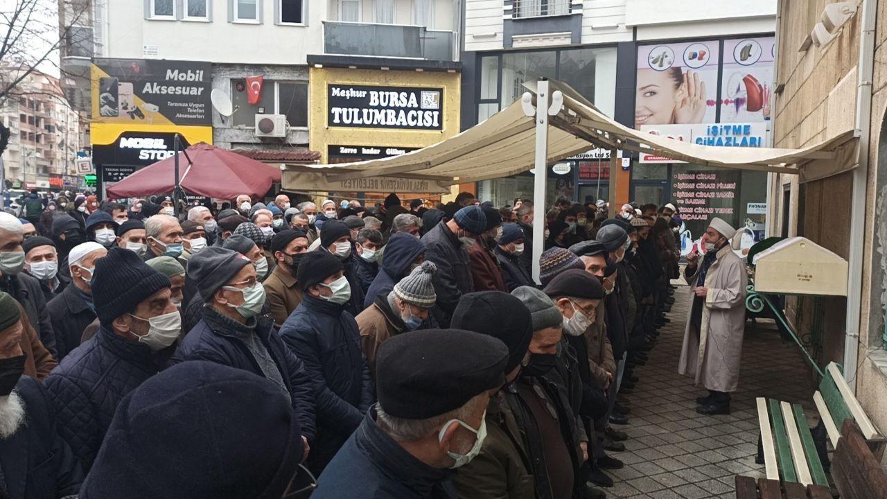 Oğlu tarafından öldürülen adam son yolculuğuna uğurlandı