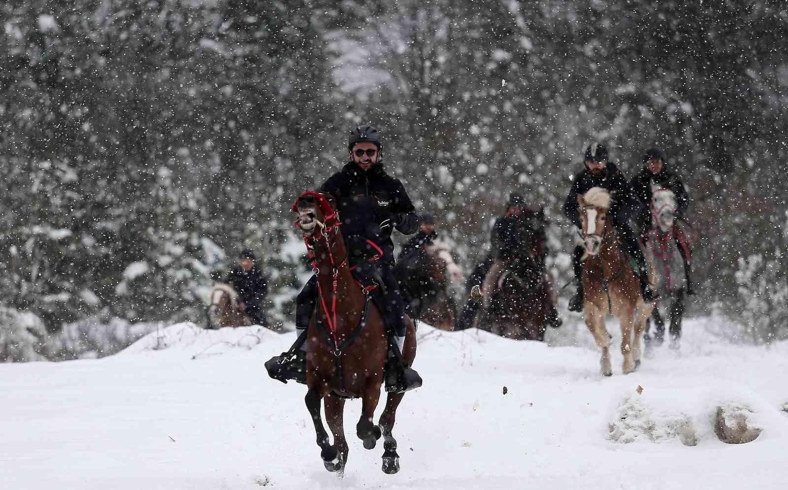 (Özel) Karlar üstünde dört nala özgürlük