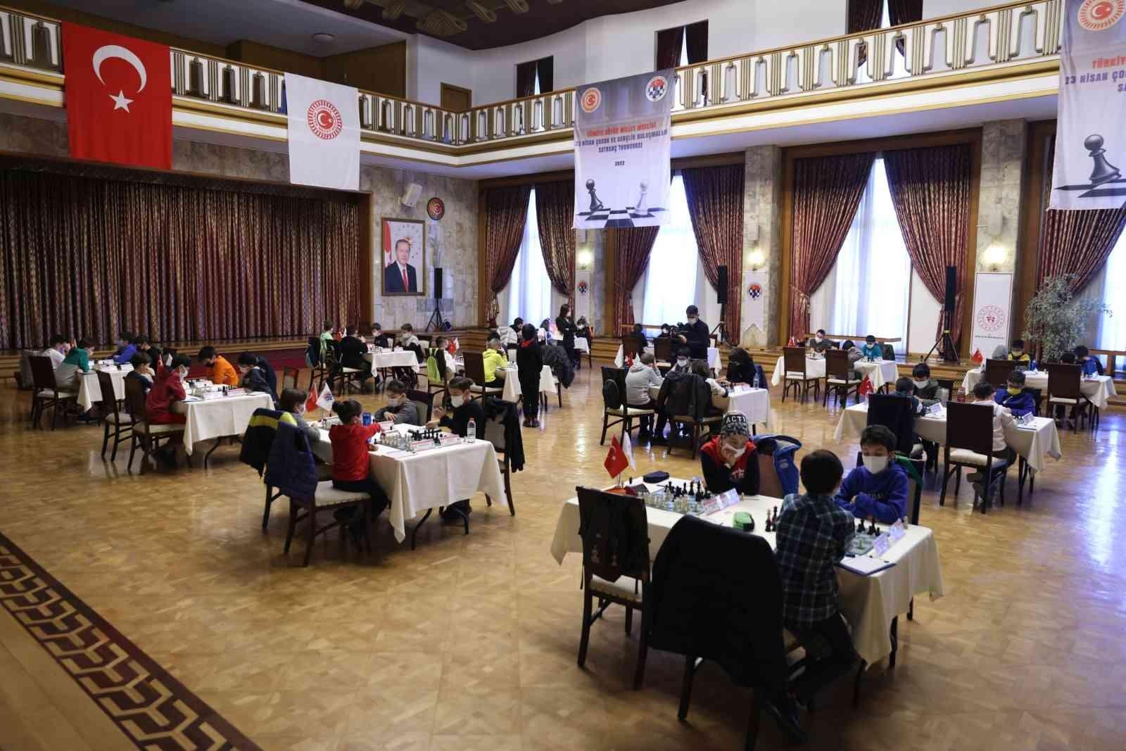 Satranç turnuvası şampiyonu Bursalı Yağız