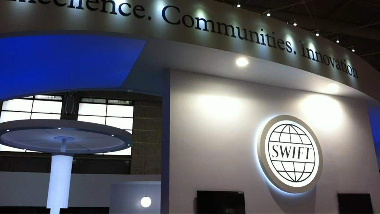 ab-7-rus-bankasini-swift-disina-cikardi-wvKk