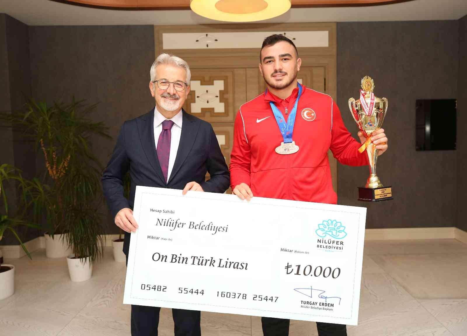 Adil Mısırcı Avrupa’dan madalya ile döndü