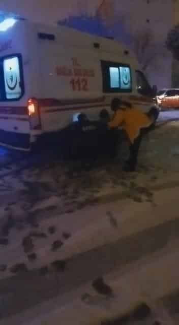 Bursa’da kar yağışı kimini güldürdü, kimini üzdü