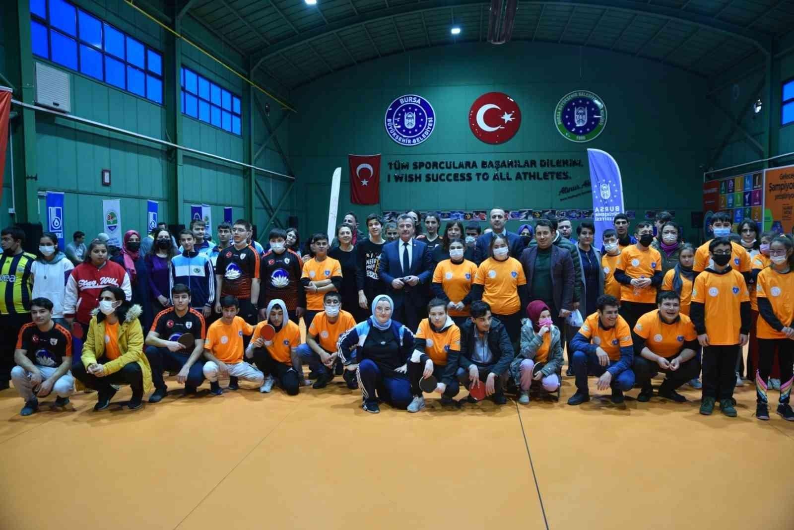 Bursa’da masa tenisinde özel buluşma