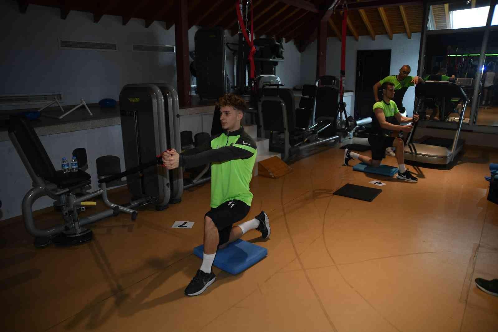 Bursaspor kondisyon salonunda çalıştı