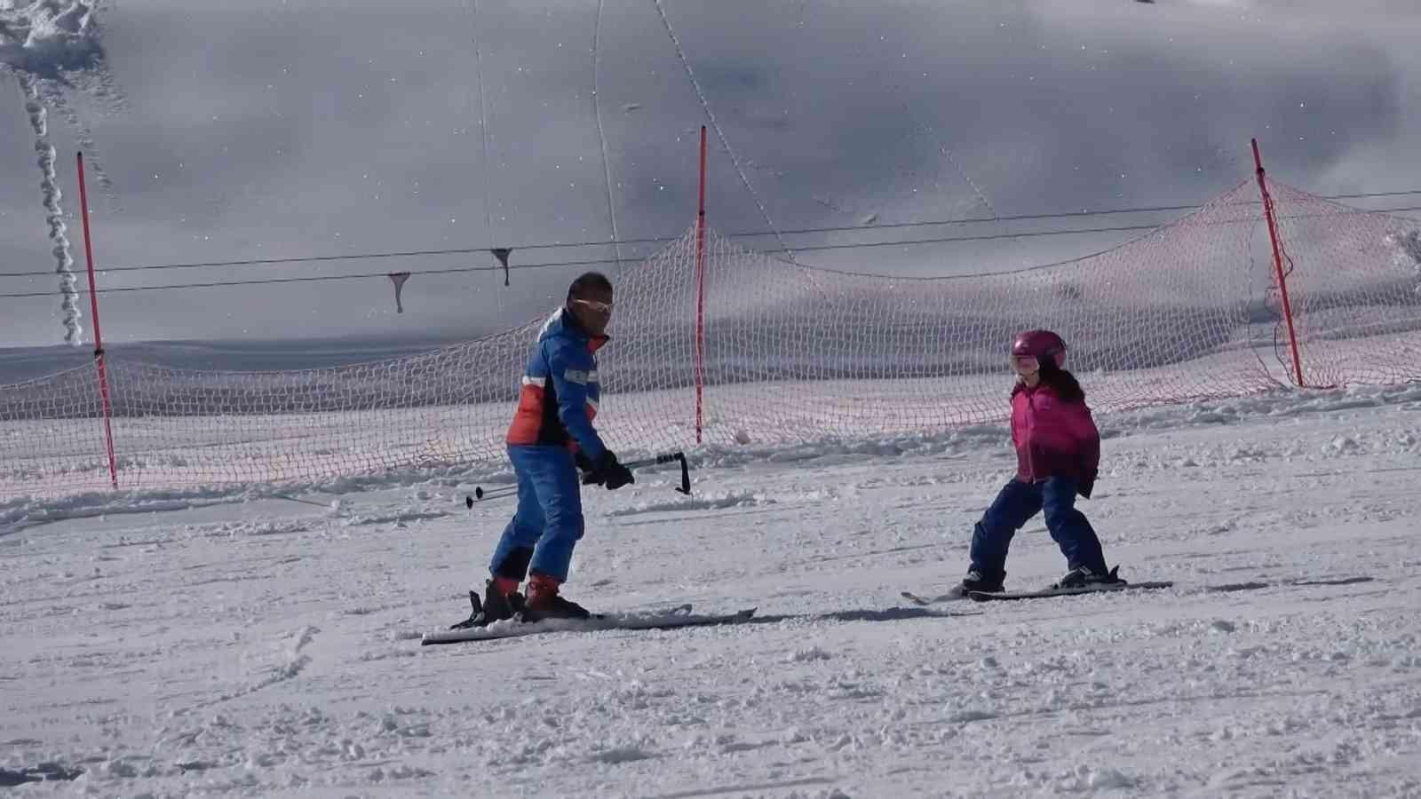 Uludağ’da kar kalınlığı 133 santimetreye ulaştı