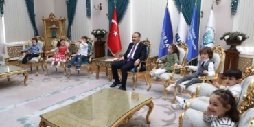 Bursa’da Ana Kucağı’ndan başkanlık koltuğuna