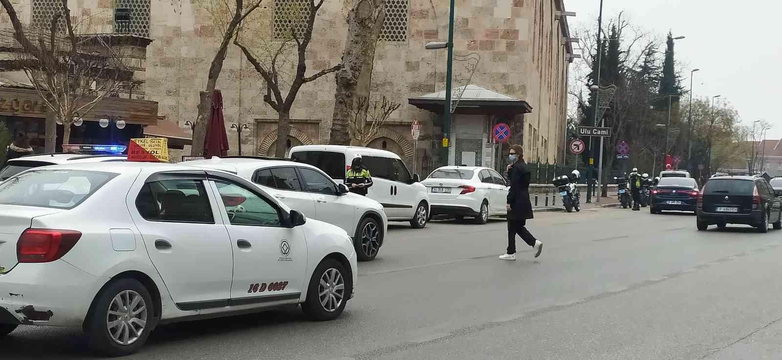 Bursa’da tehlikeye davetiye çıkaran yayalara sıkı takip