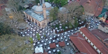 Tarihi meydan, vatandaşlarla doldu taştı