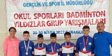 Osmangazili badmintoncular birincilik kürsüsünde
