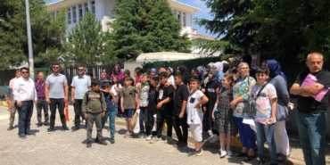 DANSÖZ OLAYI SONRASI AÇIĞA ALINAN MÜDÜRE VELİLERDEN DESTEK