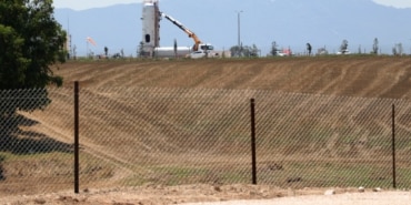 ADANA'DA BULUNAN PETROL KÖYLÜLERİ SEVİNDİRDİ 'ÇUKUROVA 1 VE ÇUKUROVA 2' PETROL ARAMA SAHALARINDAKİ KEŞİF, BÖLGEDE HEYECANA YOL AÇTI DAHA ÖNCE ARAMA YAPAN YABANCI ŞİRKETİN 'PETROL YOK' DİYEREK KAPATTIĞI KUYUDA TPAO YÜKSEK KALİTEDE PETROL ÇIKARDI ENERJİ VE TABİİ KAYNAKLAR BAKANI FATİH DÖNMEZ'İN,  "ADANA'DAKİ PETROL KEŞFİNİ YAKINDA İLAN EDECEĞİZ" DEDİĞİ SAHA, DRON İLE HAVADAN BÖYLE GÖRÜNTÜLENDİ