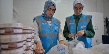 YILDIRIM BELEDİYESİ'NDEN İHTİYAÇ SAHİPLERİNE SICAK YEMEK