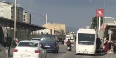 BURSA'DA TRAFİKTE YAŞANAN TEHLİKE ANLAR KAMERALARDA