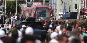 BURSA'DA T2 TRAMVAY HATTI BİNALİ YILDIRIM'IN KATILIMIYLA AÇILDI ŞEHİRDEKİ RAYLI SİSTEM 55 KİLOMETREYİ AŞTI, YENİ TRAMVAYIN BİR HAFTA ÜCRETSİZ OLACAĞI AÇIKLANDI TERMİNALE ULAŞIM ARTIK KOLAYLAŞTI