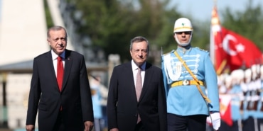 CUMHURBAŞKANI ERDOĞAN, İTALYA BAŞBAKANI DRAGHİ'Yİ RESMİ TÖRENLE KARŞILADI