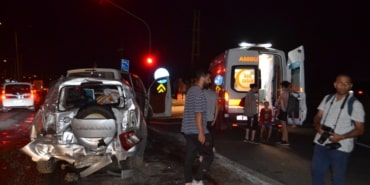TEKİRDAĞ'DA TIR KIRMIZI IŞIKTA BEKLEYEN 8 ARACI BİÇTİ: 10 YARALI