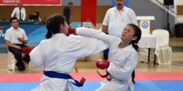 YILDIRIM'DA '15 TEMMUZ' KARATE ŞAMPİYONLARI ÖDÜLLERİNİ ALDI