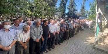 ARAZİ ANLAŞMAZLIĞI NEDENİYLE HAYATINI KAYBEDEN AMCA YEĞEN DEFNEDİLDİ