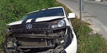 HAFİF TİCARİ ARAÇ KANALA UÇTU: 5 YARALI