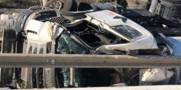 BURSA'DA TIR REFÜJE DEVRİLDİ: 1 YARALI