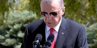 devlet-mezarligi-ni-ziyaret-eden-erdogan-sehitleri-andi-9458