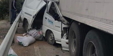 BURSA'DA FECİ KAZA : 1 ÖLÜ KONTROLDEN ÇIKAN ARAÇ TIR DORSESİNİN ALTINA GİRDİ
