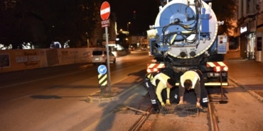 BURSA'DA MAZGALLAR GECE TEMİZLENİYOR