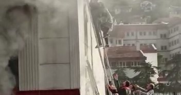 YANGINDA MAHSUR KALAN 5 KİŞİNİN KURTARILMA ANININ GÖRÜNTÜLERİ ORTAYA ÇIKTI
