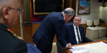CUMHURBAŞKANI RECEP TAYYİP ERDOĞAN'IN 'PENÇE-KILIÇ HAVA HAREKATI'NIN EMRİNİ VERDİĞİ ANLARA DAİR FOTOĞRAF VE GÖRÜNTÜ PAYLAŞILDI.