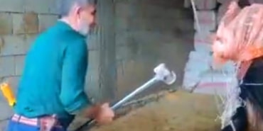 MARDİN'DE BOĞANIN KAFASINA BALYOZ İLE VURAN KASAP GÖZALTINA ALINDI