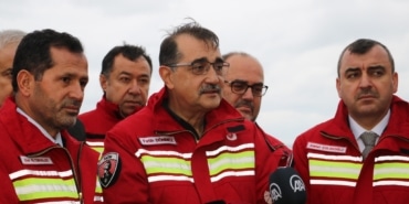 BAKAN DÖNMEZ'DEN PETROL REZERVİ AÇIKLAMASI : 'ARKASI GELECEK BİZİ TAKİP EDİN' ENERJİ VE TABİİ KAYNAKLAR BAKANI FATİH DÖNMEZ: "MART AYINDA BİR AKSİLİK ÇIKMADIĞI TAKDİRDE KARADENİZ GAZINI SİSTEME VERECEĞİZ" "ŞIRNAK BÖLGESİNDE ÖNEMLİ BİR PETROL REZERVİNİN KEŞFİNE İMZA ATMIŞTIK. ARKASI GELECEK, BİZİ İZLEMEYE DEVAM EDİN"