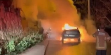 BURSA'DA SEYİR HALİNDEKİ OTOMOBİL ALEV ALEV YANDI