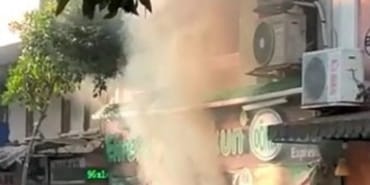 AYDIN'DAKİ PATLAMADA ALEVLERDEN KURTULMAYA ÇALIŞAN 2 ÇOCUK KAMERAYA YANSIDI KLİMA MOTORUNUN PENCERENİN ÖNÜNÜ KAPATMASI NEDENİYLE VATANDAŞLAR DIŞARI ÇIKMAKTA ZORLANDI, YÜREKLERİ YAKAN ANLAR KAMERAYA YANSIDI