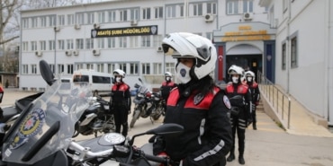BURSA'DA ASAYİŞ OLAYLARINDA 14 BİN GÖZALTI, 7 BİN 524 TUTUKLAMA GERÇEKLEŞTİ 2022 YILINDA 55 CİNAYET İŞLENİRKEN, CİNAYET SUÇUNDAN 60 KİŞİ TUTUKLANDI 10 BİN 814 KADES OLAYINA ERKEN MÜDAHALE EDİLİRKEN, 107 BİN 542 KADIN KADES UYGULAMASI İNDİRDİ BURSA'DA BİR YILDA TOPLAM 130 MİLYON LİRALIK HIRSIZLIK OLAYINA KARIŞAN 2 BİN 369 KİŞİ TUTUKLANDI