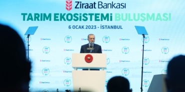 CUMHURBAŞKANI ERDOĞAN'DAN ÇİFTÇİLERE MÜJDE ÜSTÜNE MÜJDE YENİ DESTEK KREDİSİ MÜJDESİ VEREN CUMHURBAŞKANI ERDOĞAN: "KİŞİ BAŞINA 250 BİN LİRAYA KADAR VERİLECEK BU KREDİNİN YILLIK FAİZ ORANI YÜZDE 9,75, VADESİ SÜRESİ İSE 36 AYA KADAR OLACAK" "TARIMSAL KOBİ KREDİMİZİN ÜST LİMİTİ 15 MİLYON LİRA, DEVLET TARAFINDAN ÖDENEN KISMI DIŞINDA KALAN YILLIK FAİZ ORANI YÜZDE 4,75'TİR" "YATIRIM KREDİLERİNDE 10 YILA, İŞLETME KREDİLERİNDE 24 AYA KADAR VADE UYGULANABİLECEKTİR" "TARIM BORÇ TRANSFERİ KREDİSİYLE BAŞKA BANKALARDAN YÜKSEK FAİZLE KREDİ KULLANMIŞ ÇİFTÇİLERİMİZİ ZİRAAT BANKAMIZDA SAĞLAYACAĞIMIZ UYGUN ŞARTLARLA BU YÜKTEN KURTARMAYI AMAÇLIYORUZ" "ÜST LİMİTİ 5 MİLYON LİRA OLACAK BU KREDİNİN DE FAİZ ORANI YÜZDE 9,75, VADESİ 60 AYDIR"