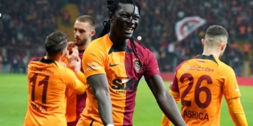 BAFETİMBİ GOMİS BU SEZONKİ GOL SAYISINI 10'A ÇIKARDI