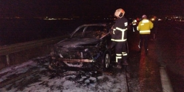 SEYİR HALİNDEKİ OTOMOBİL KÜLE DÖNDÜ