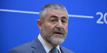 BAKAN NEBATİ: "TÜRKİYE'NİN 90'LARDAKİ GİBİ YÖNETİM KRİZLERİYLE, AYAK OYUNLARIYLA, İTHAL İSİMLER VE BOŞ MASALLARLA KAYBEDECEK 1 DAKİKASI BİLE YOKTUR" "İKİNCİ DÜNYA SAVAŞI SONRASINDA BELKİ DE YAŞANAN BU EN ZORLU SÜREÇTEN, TÜRKİYE GÜÇLENEREK VE BÜYÜYEREK ÇIKMAYI BAŞARMIŞTIR" "HAZİNE'YE YÜK OLACAĞINA DAİR ELEŞTİRİDE BULUNANLAR, LAL OLMUŞ DURUMDALAR" "VERDİĞİMİZ DESTEKLERLE İŞ DÜNYAMIZIN DAHA REKABETÇİ BİR HALE DÖNÜŞMESİNİ SAĞLIYORUZ" "ENFLASYONDA SON DÖNEMDE BELİRGİN BİR GERİLEMEYE ŞAHİT OLDUK"