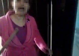 KOMŞU KAVGASINDA ORTALIK SAVAŞ ALANINA DÖNDÜ: 3 YARALI APARTMANDA FALÇATA VE SOPALI KAVGADA, MİSAFİRLİĞE GELENLER YARALANDI