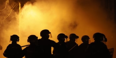 FRANSA'DA EMEKLİLİK REFORMU PROTESTOSUNA GAZLI MÜDAHALE: 30 GÖZALTI