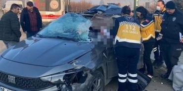 TIRA ARKADAN ÇARPAN OTOMOBİLİN KADIN SÜRÜCÜSÜ HAYATINI KAYBETTİ