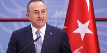 ŞEHİT CENAZESİNDE İLGİNÇ GÖRÜNTÜ MİLLETVEKİLİNİN ŞEHİT CENAZESİNDEKİ O DAVRANIŞI TEPKİ ÇEKTİ